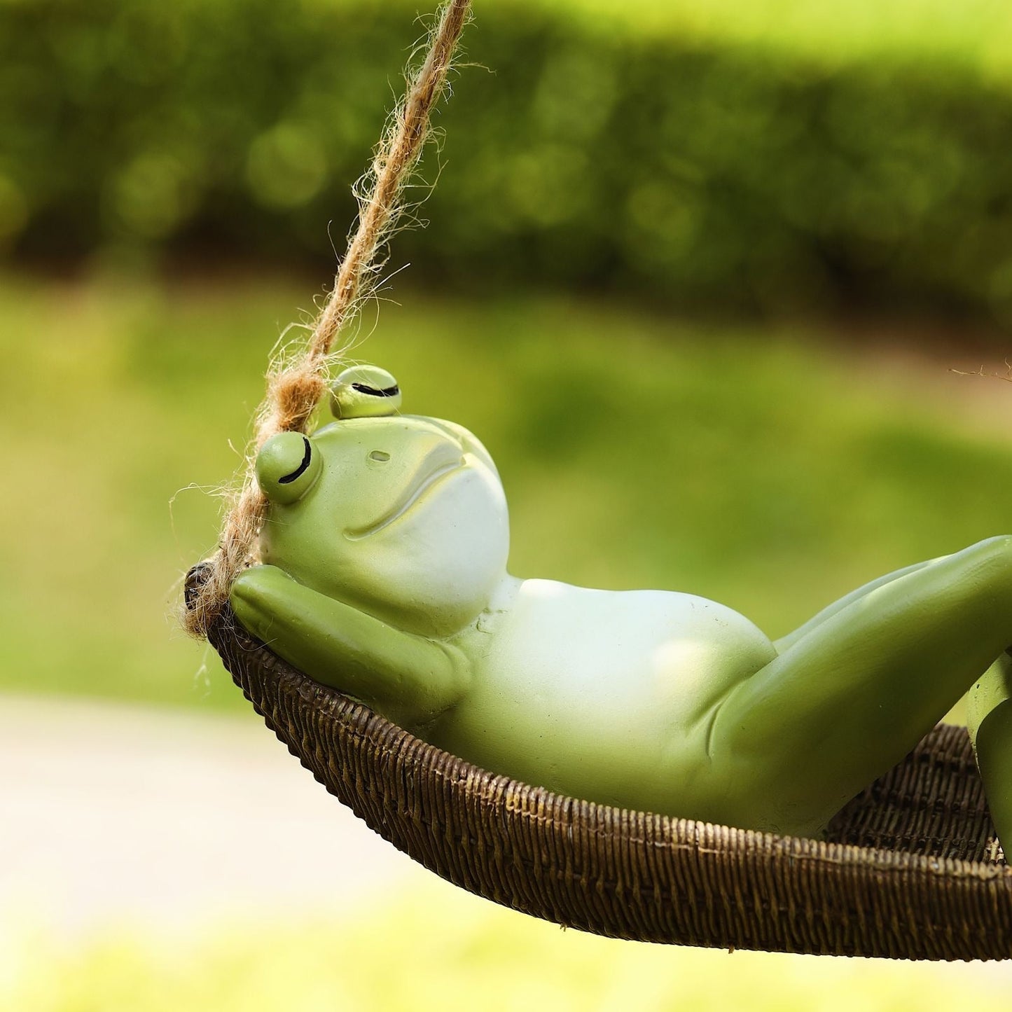 Garden swing frog pendant
