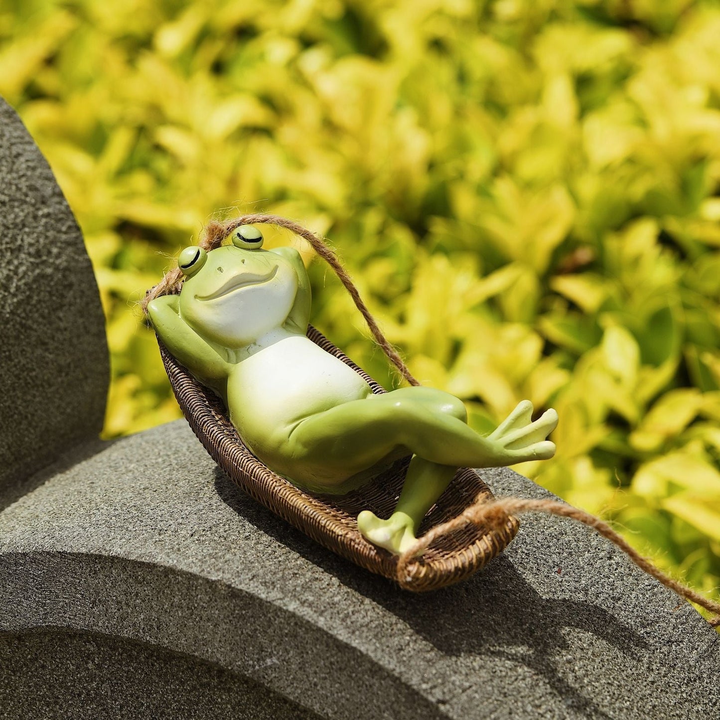 Garden swing frog pendant